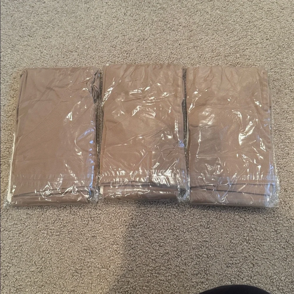I13 NIB HONEYSEA 3 Pack Antibicrobu Sheer Pantyhose Tights, Nude‎ - Size: XXL